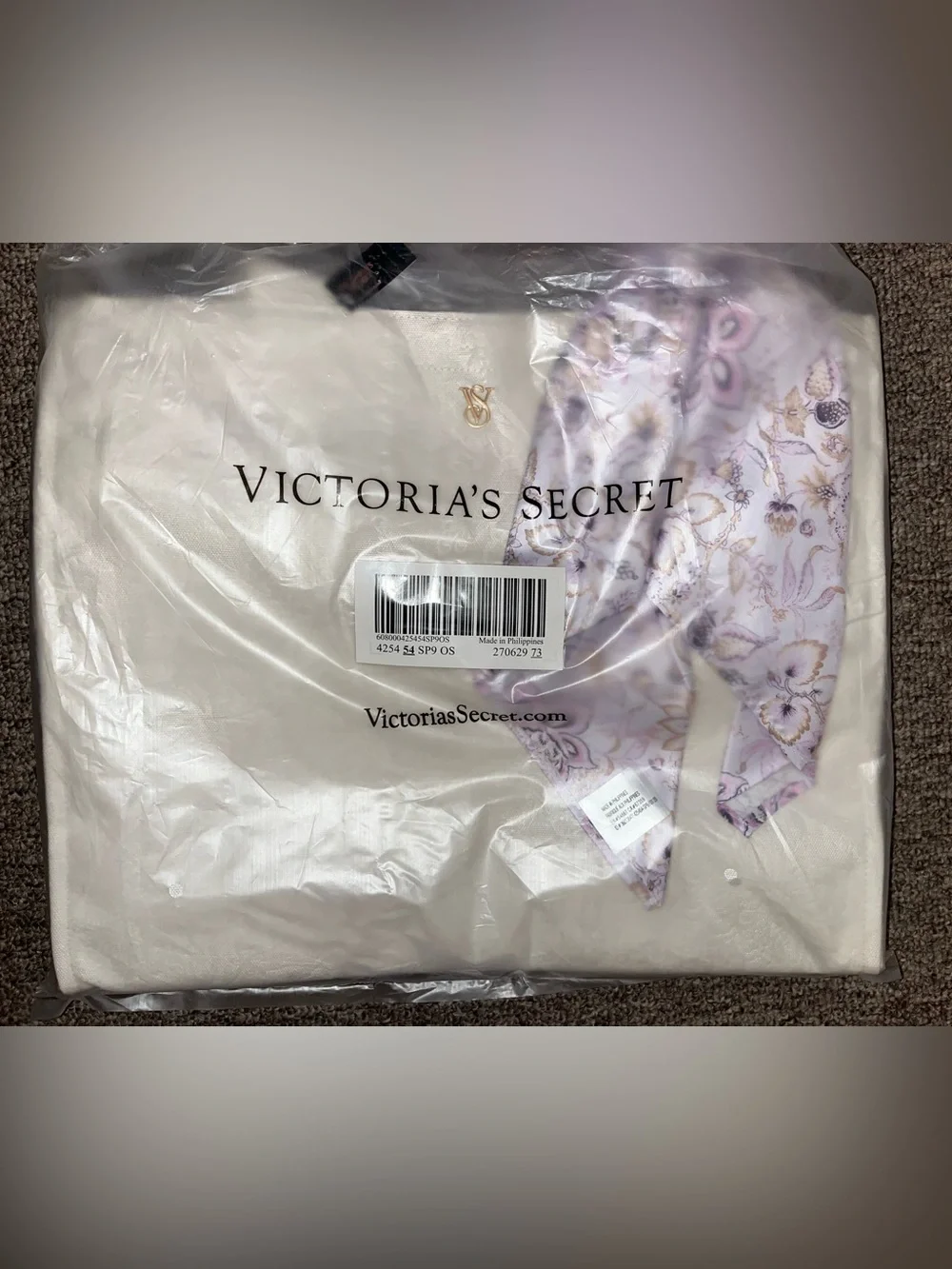 Victoria's Secret Tote - Picture 1 of 5